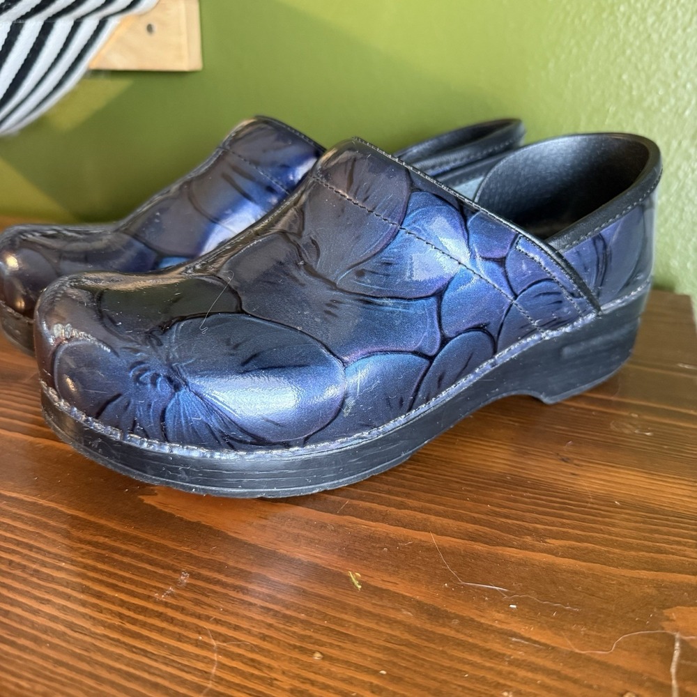 Dansko Blue Patent Leather Clogs Professional Sz 39 women's (8.5)Medical,uniform